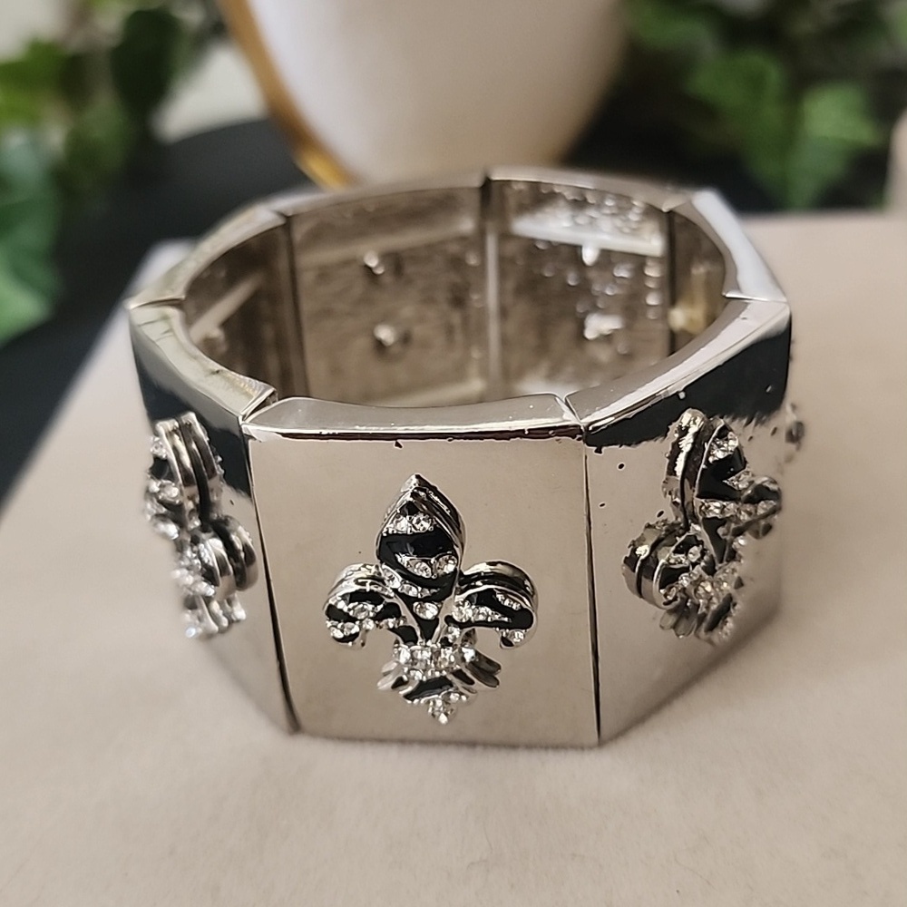 Silver Fleur de Lis Symbol Stretch Tile Bracelet
